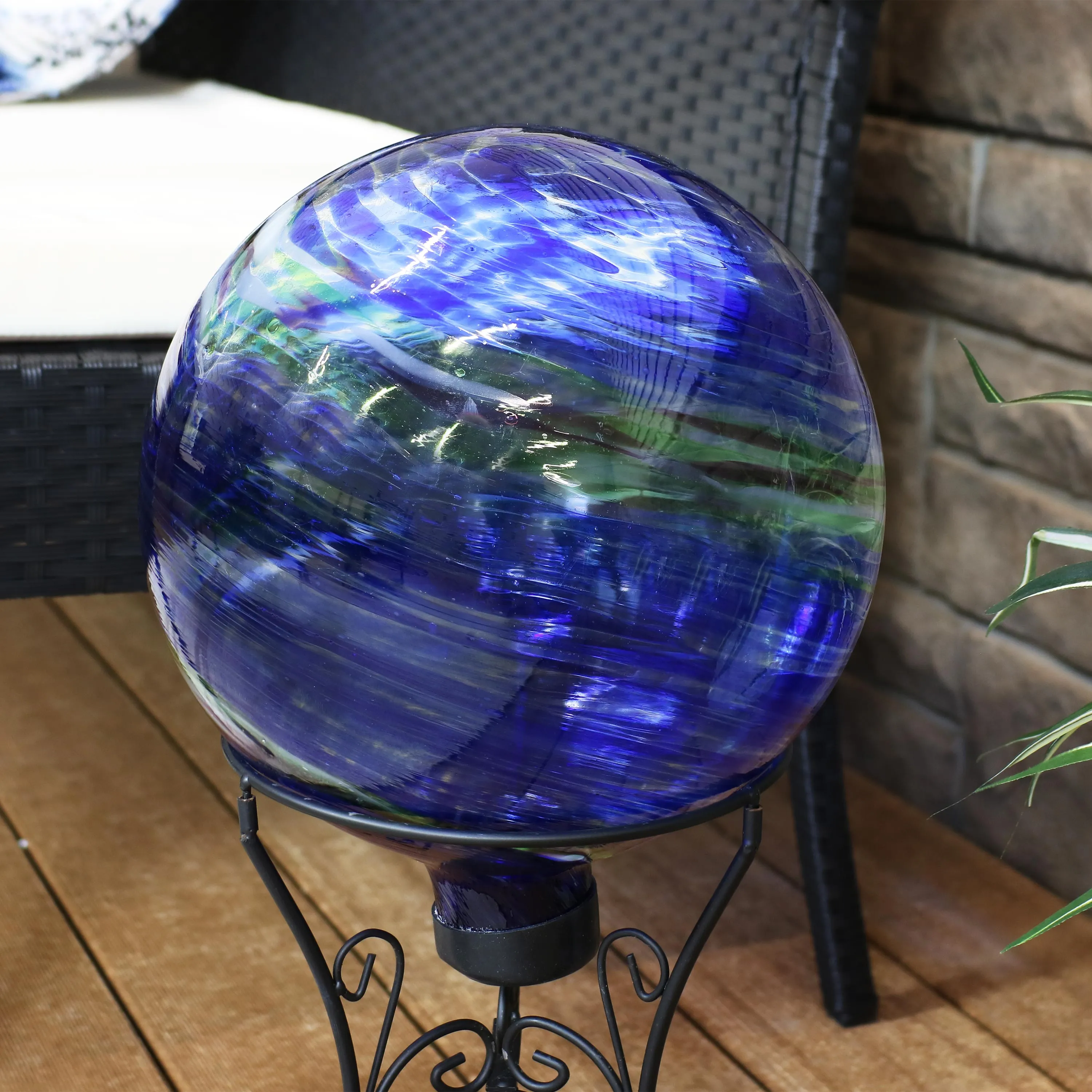 Sunnydaze Outdoor Glass Gazing Globe - 10"